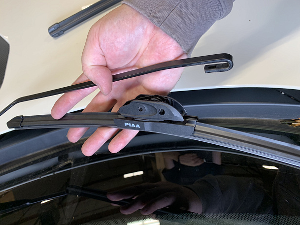 Замена щеток стеклоочистителя(Renault)